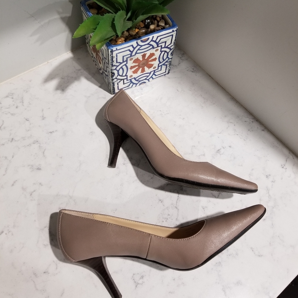 👠CALVIN KLEIN NUDE HEELS - Picture 7 of 9
